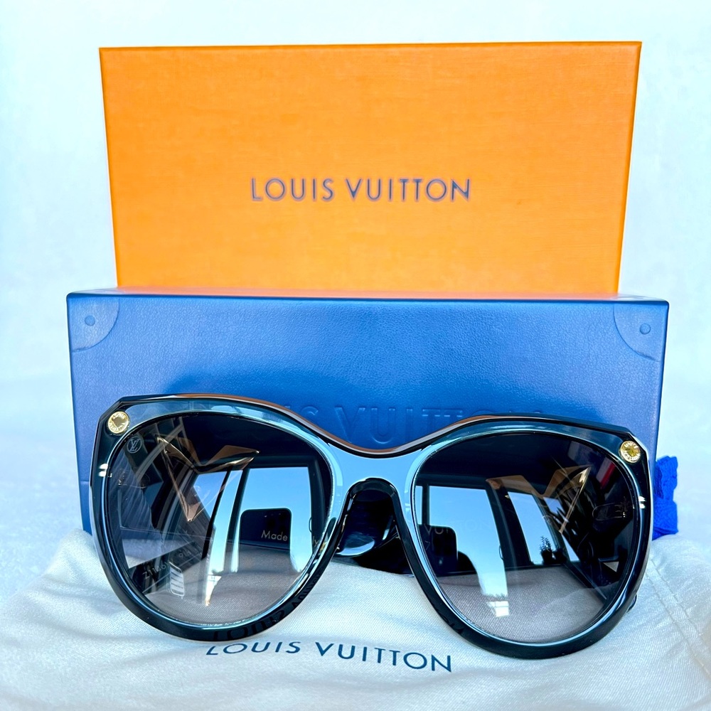Authentic Louis Vutton Sunglasses!! Black color with gold motives! Brand New!!!